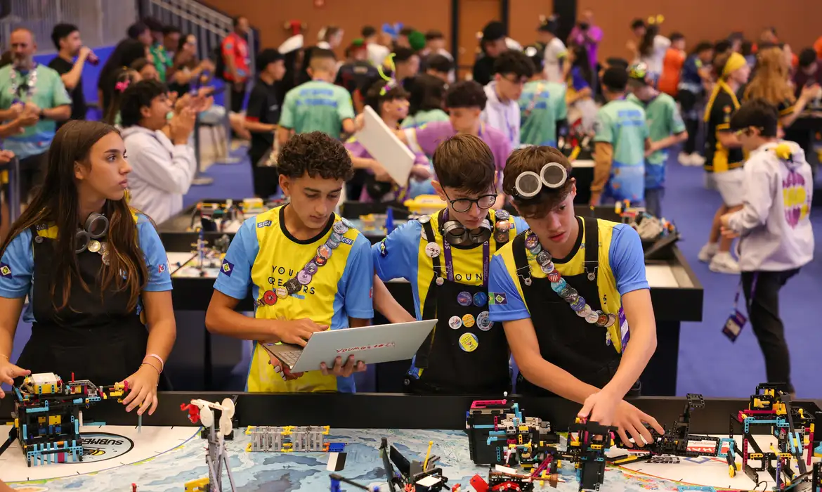 Estudantes brasileiros se classificam para torneio mundial de robótica