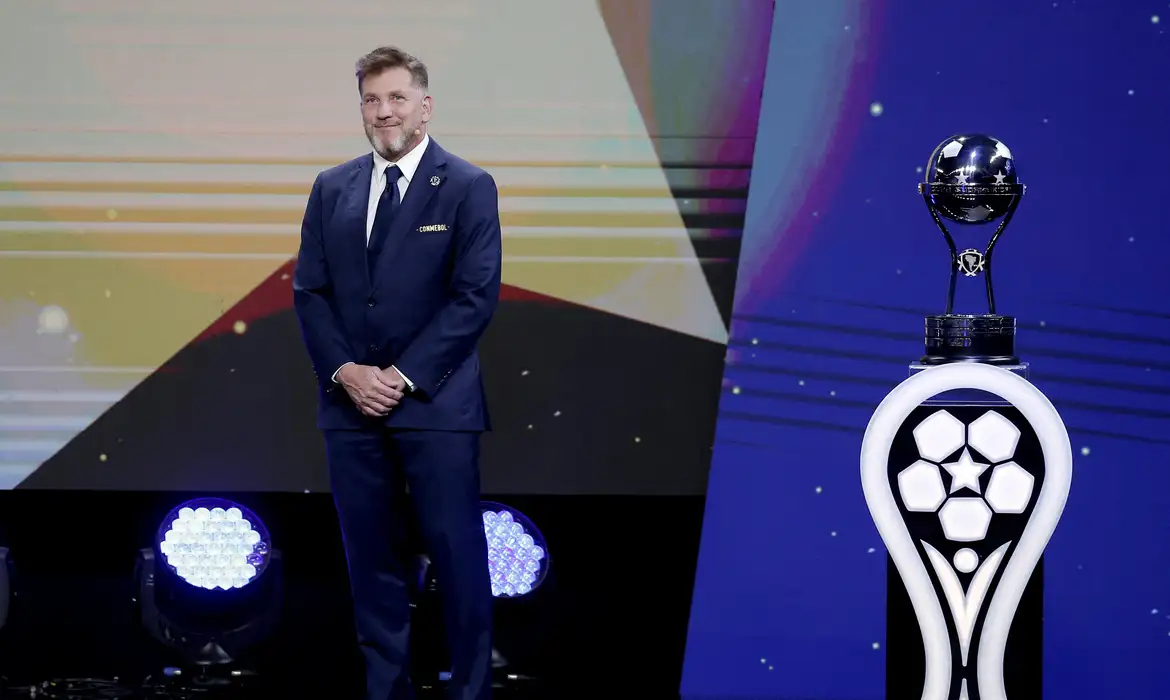 Presidente da Conmebol, Alejandro Domínguez, pede desculpas