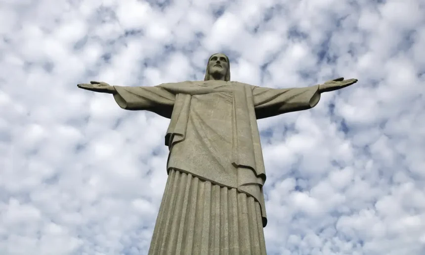 Cristo Redentor será iluminado de roxo por alerta sobre obesidade