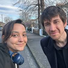 Alex Turner em Londres: Aparência do cantor chama atenção